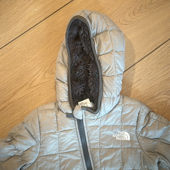 North Face snow suit - Picture 2 of 3
